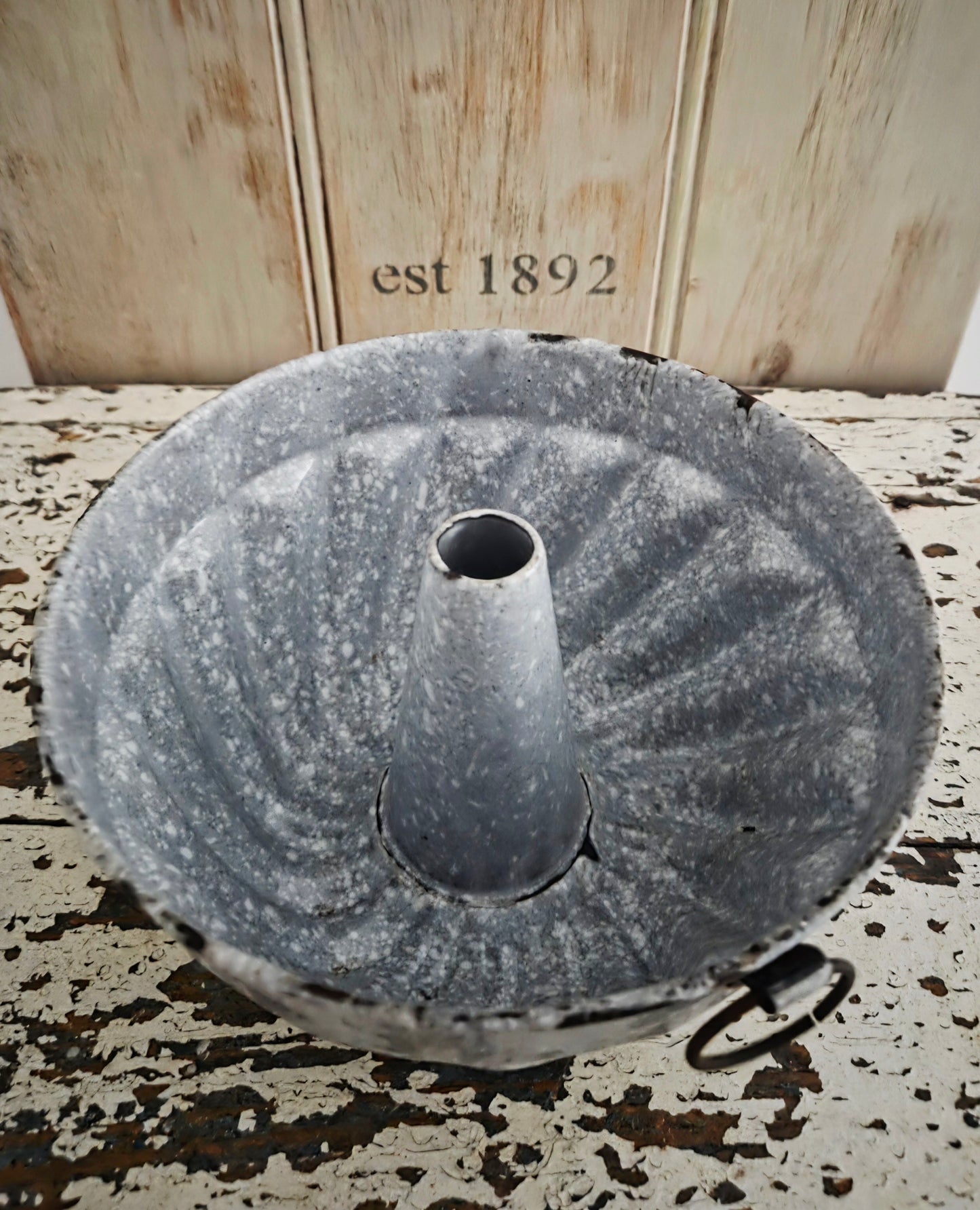 Vintage Graniteware Enamel Bundt Baking Mould